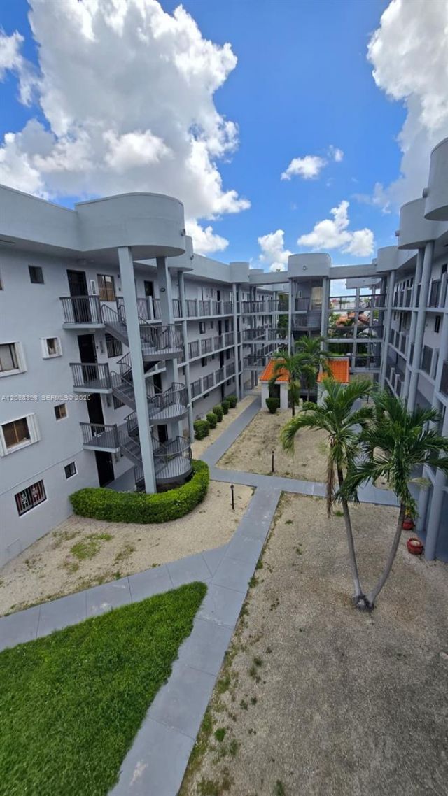 5290 W 21st Ct , Unit 304, Hialeah, FL 33016 Photo