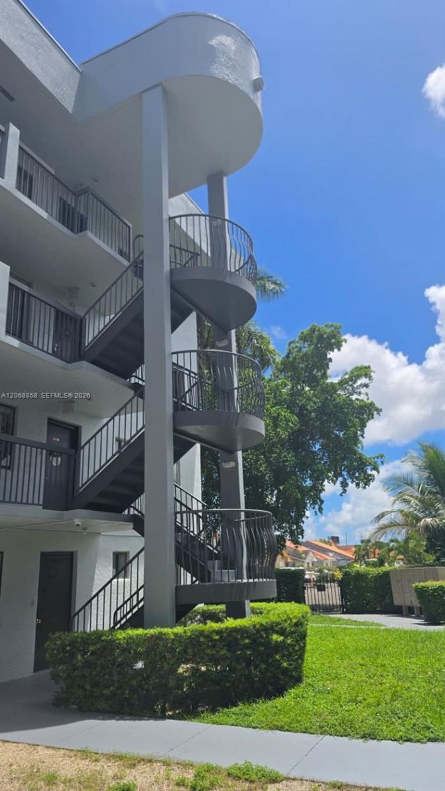 5290 W 21st Ct , Unit 304, Hialeah, FL 33016 Photo