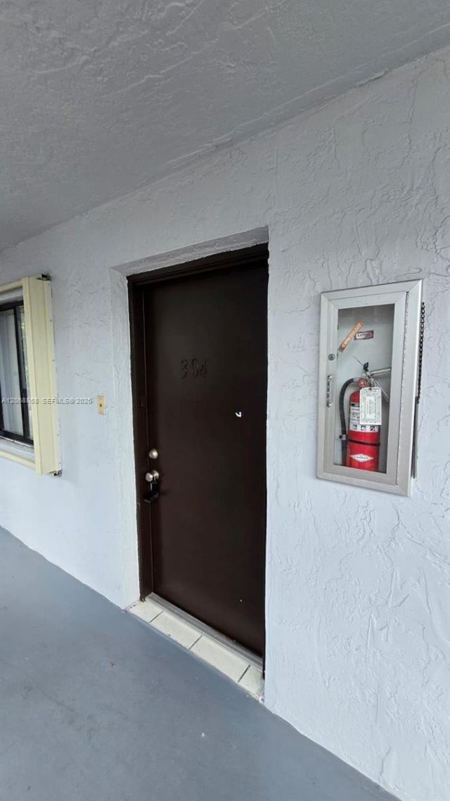 5290 W 21st Ct , Unit 304, Hialeah, FL 33016 Photo
