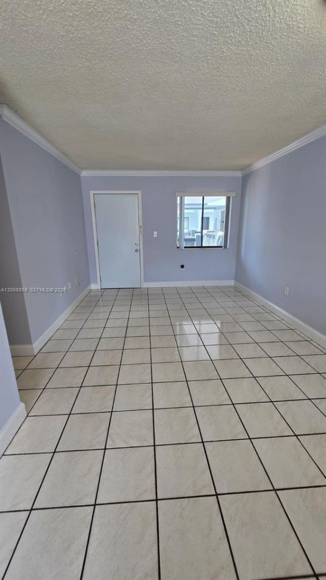 5290 W 21st Ct , Unit 304, Hialeah, FL 33016 Photo