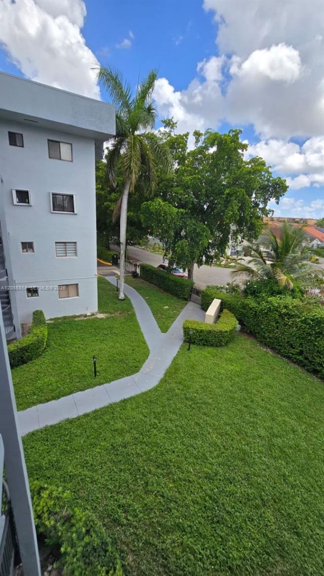 5290 W 21st Ct , Unit 304, Hialeah, FL 33016 Photo