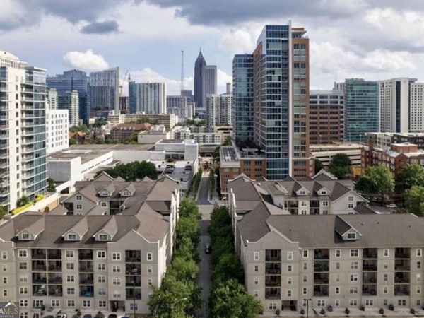 1074 Peachtree Walk NE, Unit B220, Atlanta, GA 30309