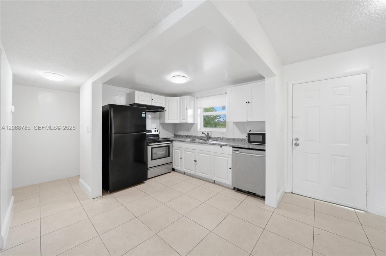 9375 Fontainebleau Blvd , Unit L301, Miami, FL 33172 Photo