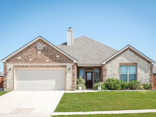 4916 Lakepark Drive, Sanger, TX 76266