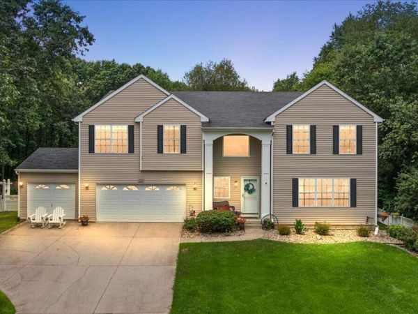9354 Stratford Woods Trail, Kalamazoo, MI 49009