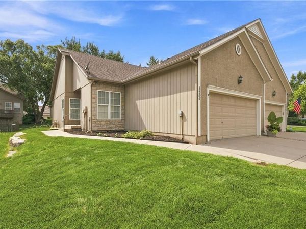 15560 Floyd Street, Overland Park, KS 66223