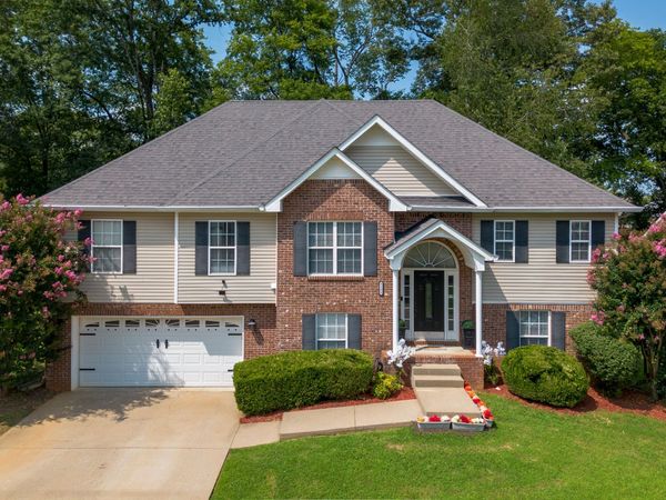 3121 Holly Pt , Clarksville, TN 37043