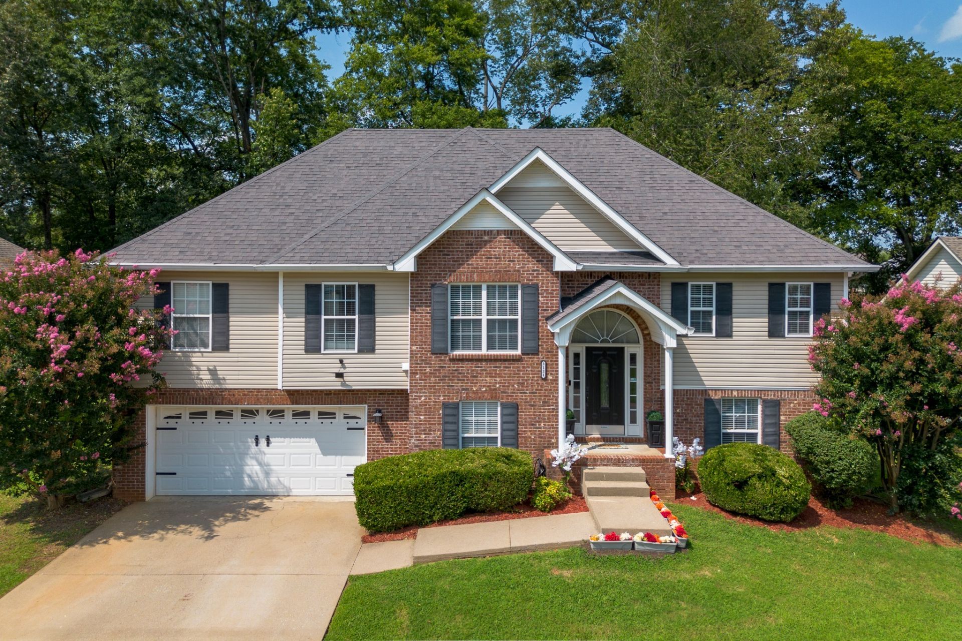 3121 Holly Pt, Clarksville, TN 37043 Main Photo