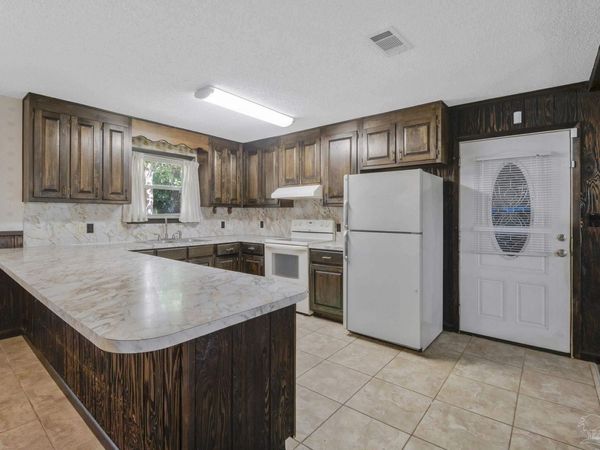6274 Greenwood Dr, Milton, FL 32570