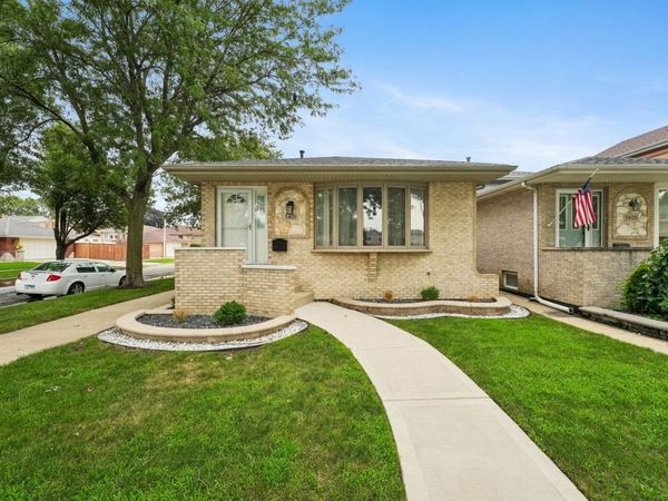 5601 S Sayre Avenue , Chicago, IL 60638