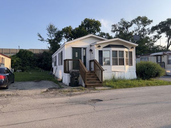 1094 Testa Drive , Justice, IL 60458