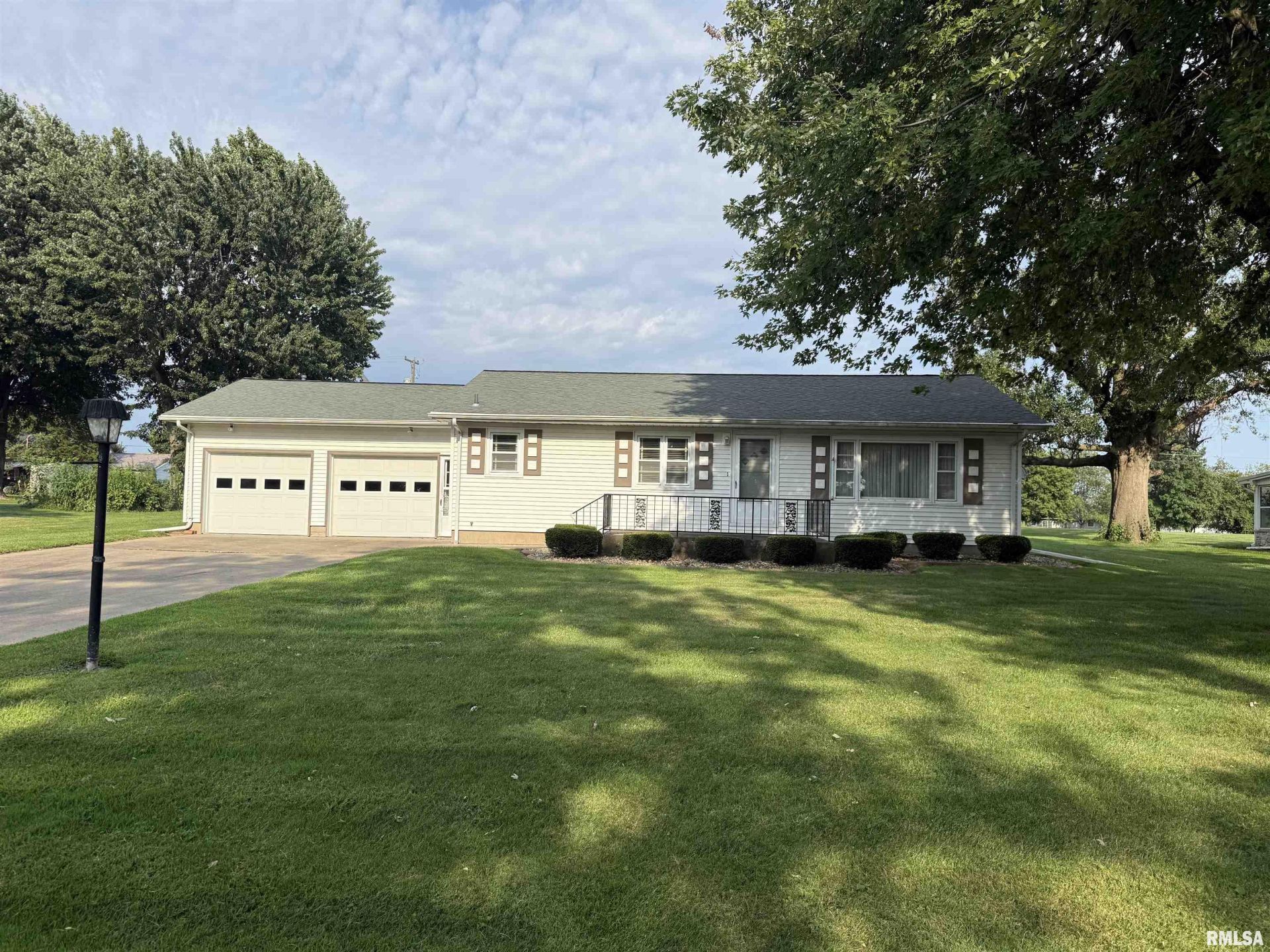 1802 Willer Drive North, Quincy, IL 62305 Main Photo