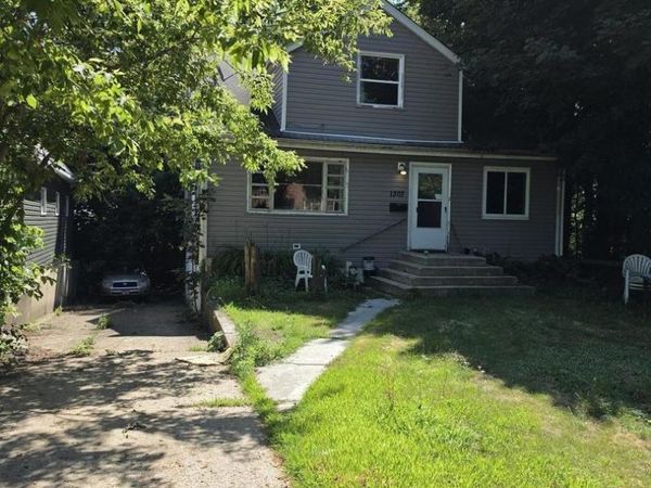 1307 Eastview Drive , Waukegan, IL 60085