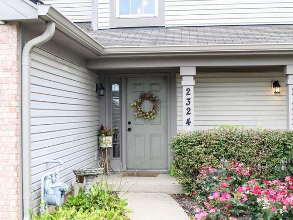 2324 College Green Drive , Elgin, IL 60123