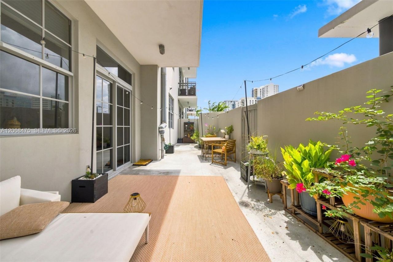410 NW 1st Ave , Unit 202, Fort Lauderdale, FL 33301 Photo