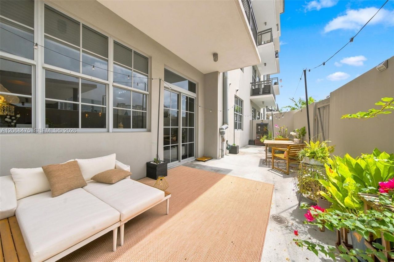 410 NW 1st Ave , Unit 202, Fort Lauderdale, FL 33301 Photo