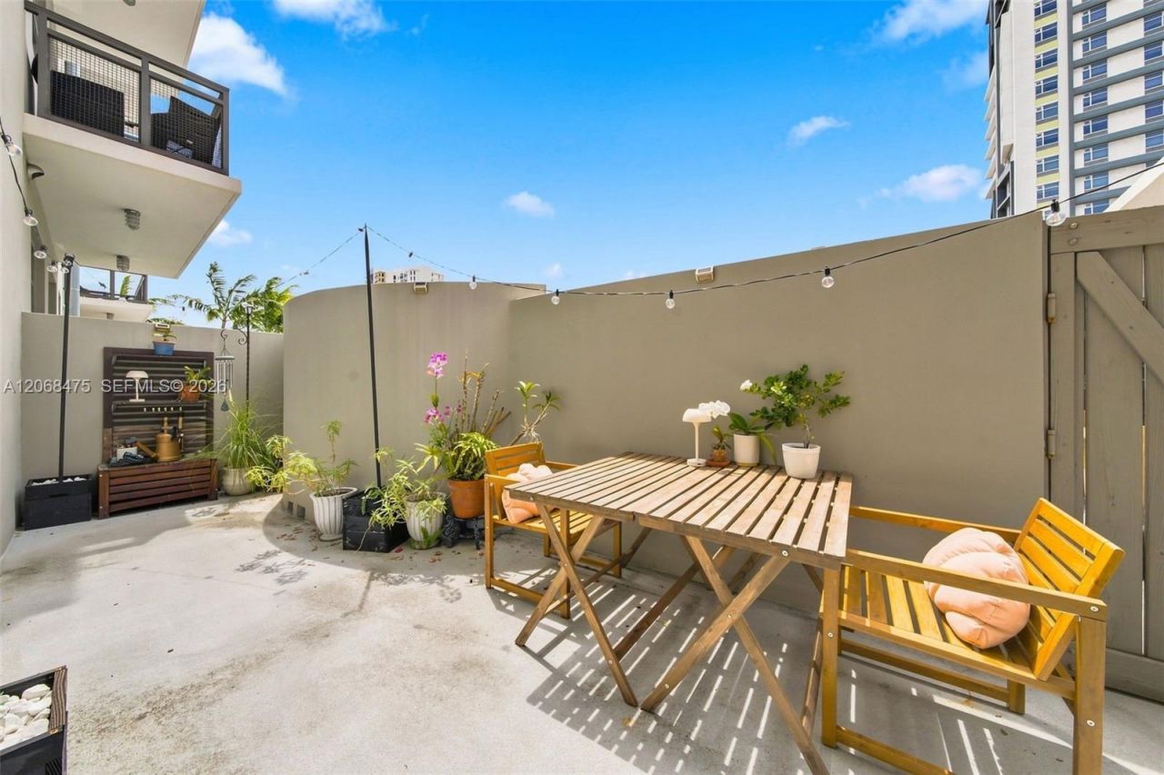 410 NW 1st Ave , Unit 202, Fort Lauderdale, FL 33301 Photo