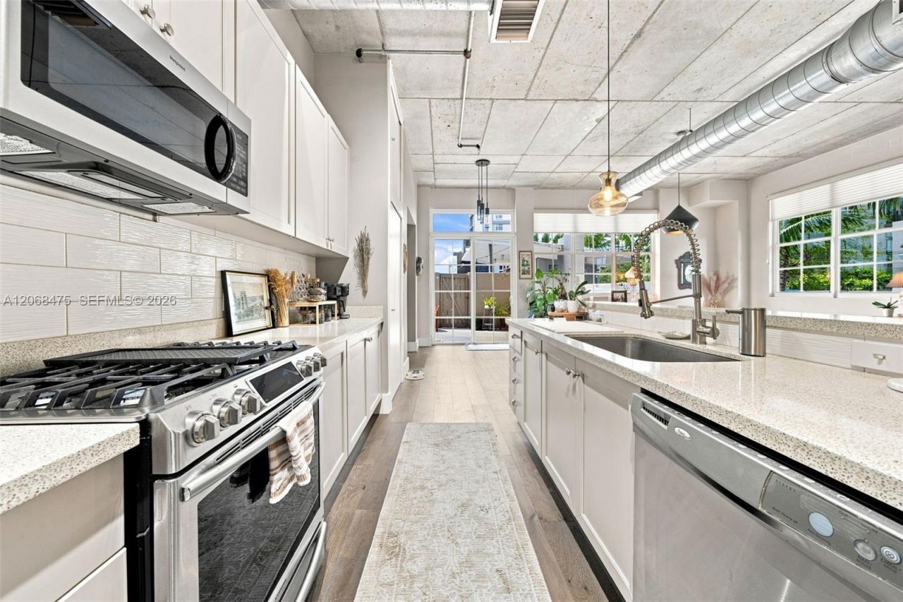 410 NW 1st Ave , Unit 202, Fort Lauderdale, FL 33301 Photo