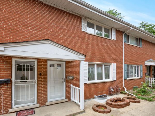 1715 W Thome Avenue , Chicago, IL 60660