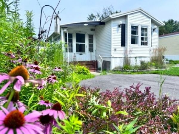 38 Pine Cir, Sauquoit, NY 13456