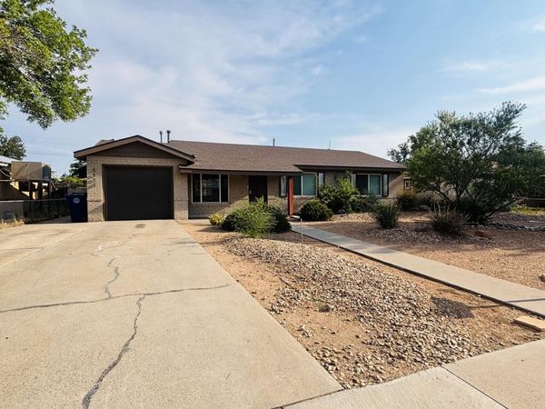5808 Princess Jeanne Avenue NE, Albuquerque, NM 87110