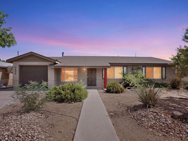 5808 Princess Jeanne Avenue NE, Albuquerque, NM 87110