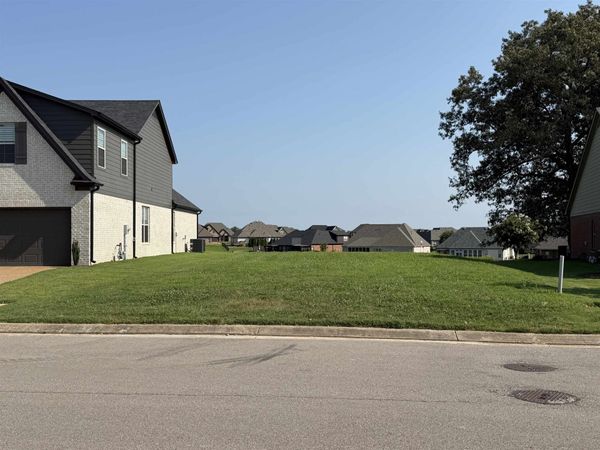 205 ST ANDREWS DR, Oakland, TN 38060