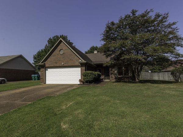 100 VILLAGE DR, Oakland, TN 38060