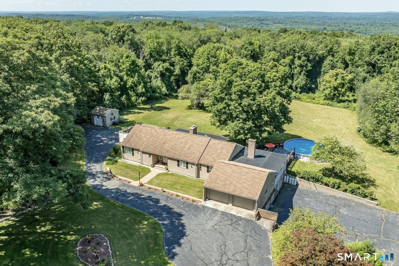 689 Squaw Rock, Plainfield, CT 06354 Main Photo