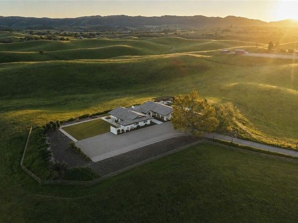 35 Wellsona Road, Paso Robles, CA 93446
