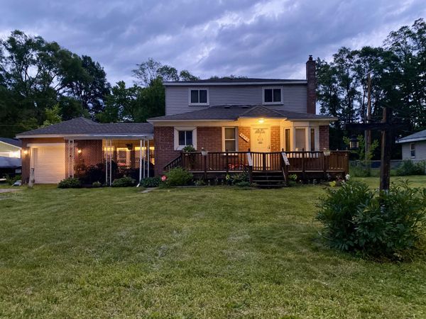 9070 Walnut Drive, Whitmore Lake, MI 48189