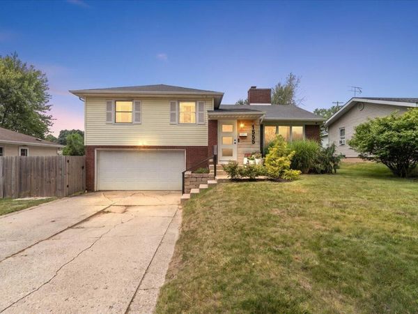 1555 Carlton Avenue NE, Grand Rapids, MI 49505