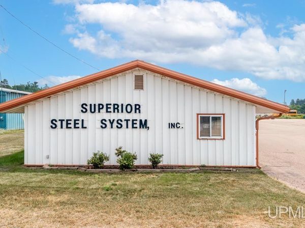 1333 S Jackson Street, Iron Mountain, MI 49801
