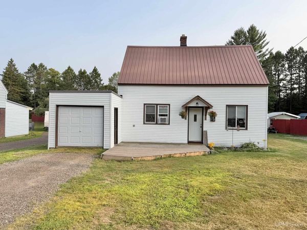 5251 E Sunset Road, Ironwood Twp, MI 49938