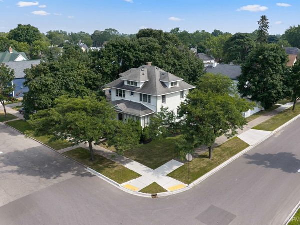1725 S 1st Avenue, Escanaba, MI 49829