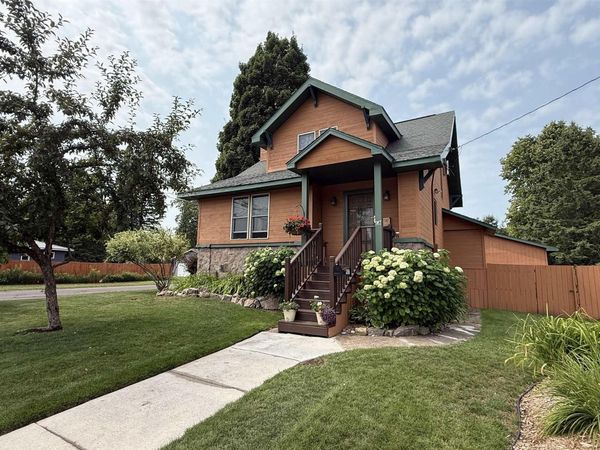 917 N Hemlock Street, Ironwood, MI 49938