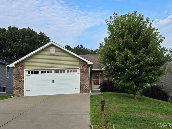 550 Crestfall Drive , Washington, MO 63090