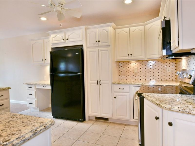 8121 Hitchcock Road, Unit 9, Boardman, OH 44512 Photo 17