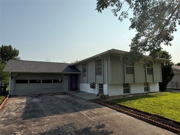 1723 Northbrook Dr NE, Cedar Rapids, IA 52402