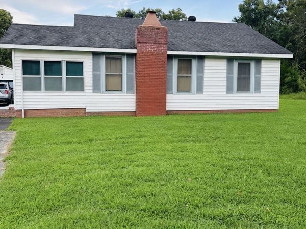 1385 W Currahee Street, Toccoa, GA 30577