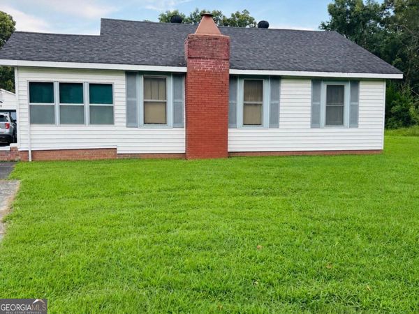 1385 W Currahee Street, Toccoa, GA 30577