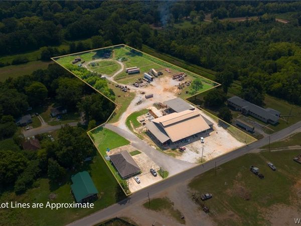 451 Mill St , Centreville, AL 35042