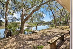 8537 Oyster Factory photo 4