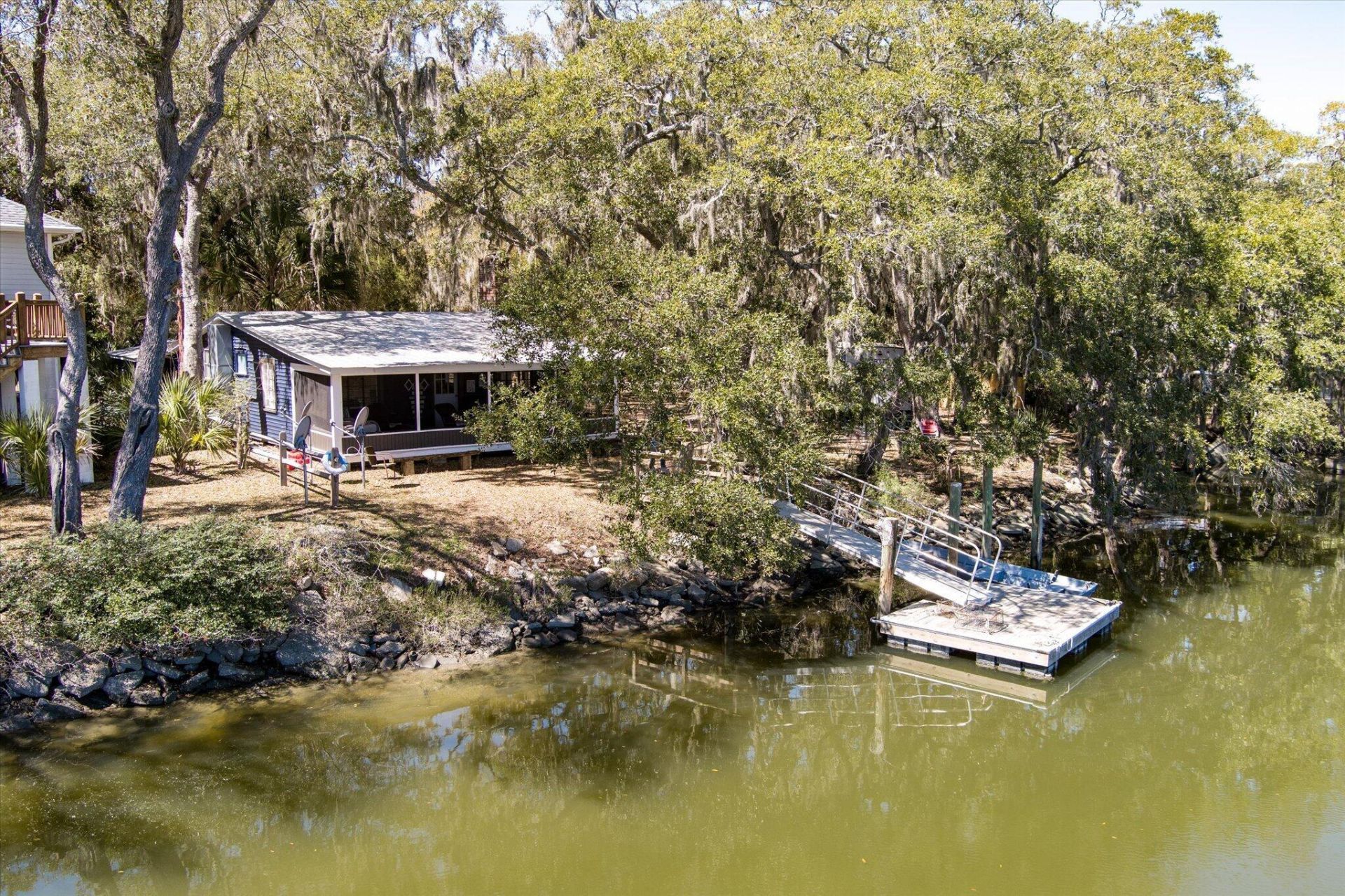 8537 Oyster Factory Photo 35