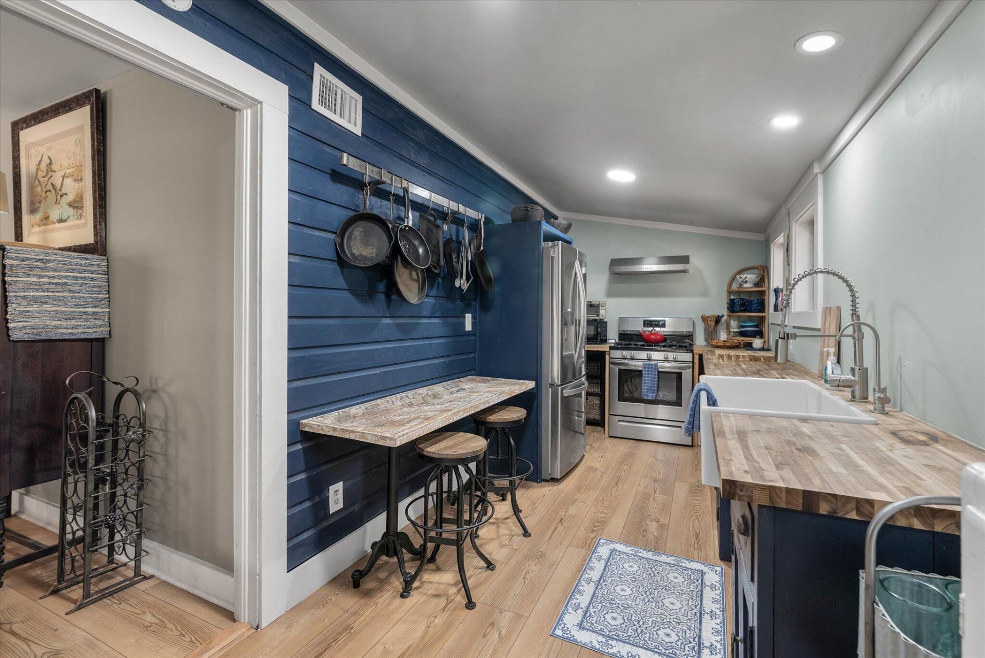 8537 Oyster Factory Photo 38
