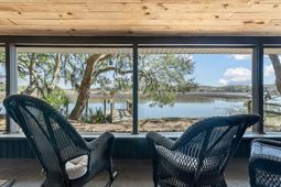 8537 Oyster Factory photo 4
