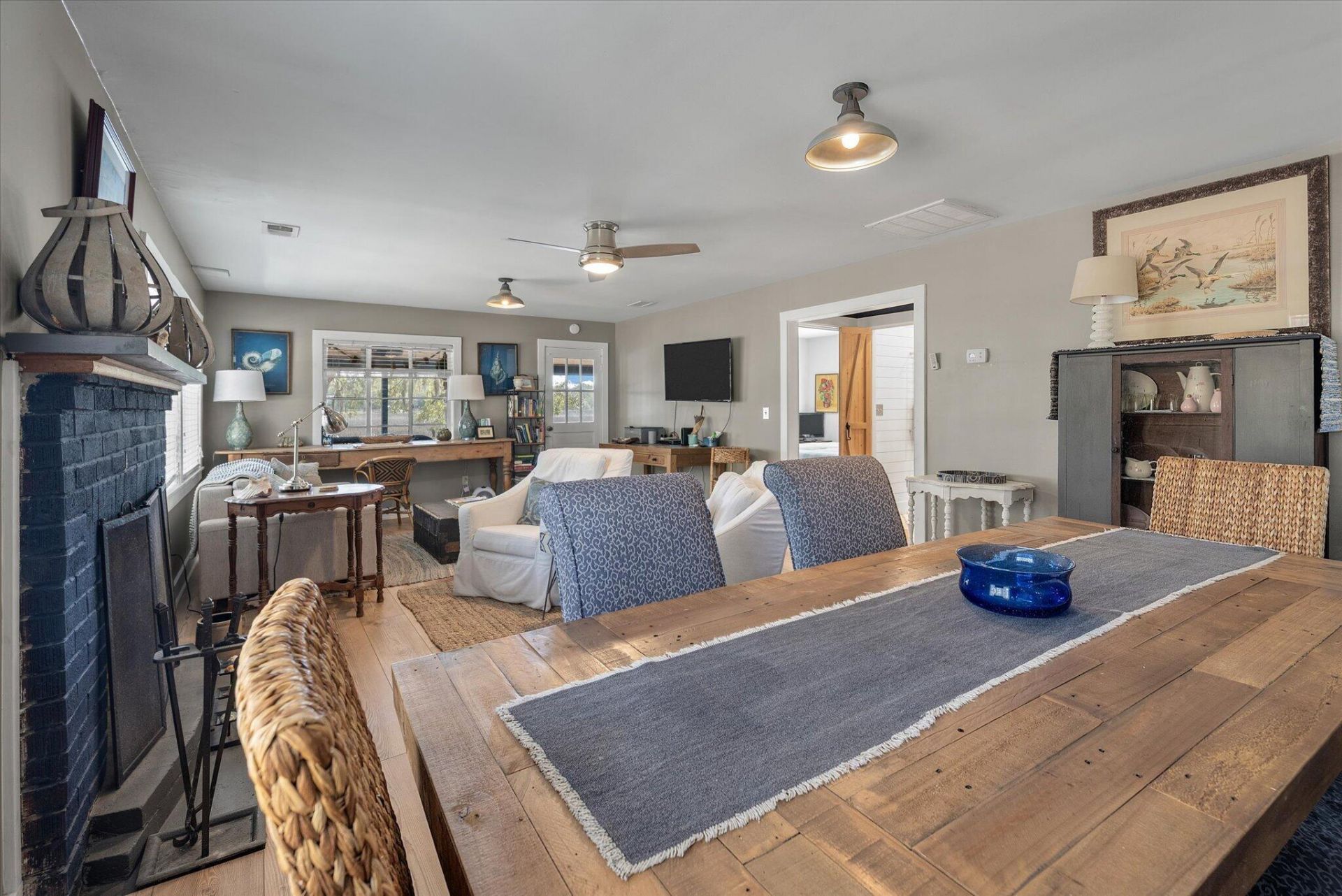 8537 Oyster Factory Photo 48