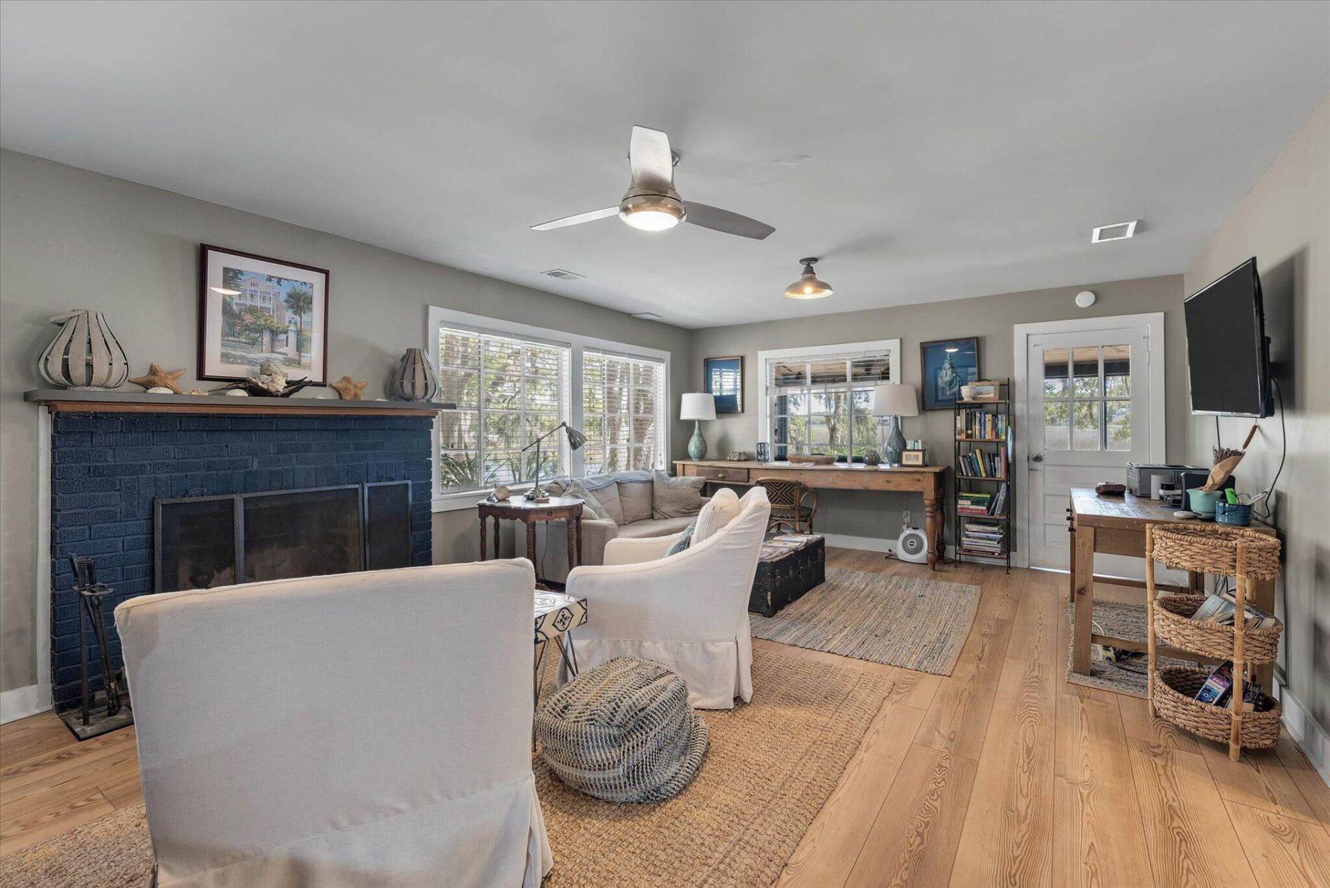 8537 Oyster Factory Photo 49