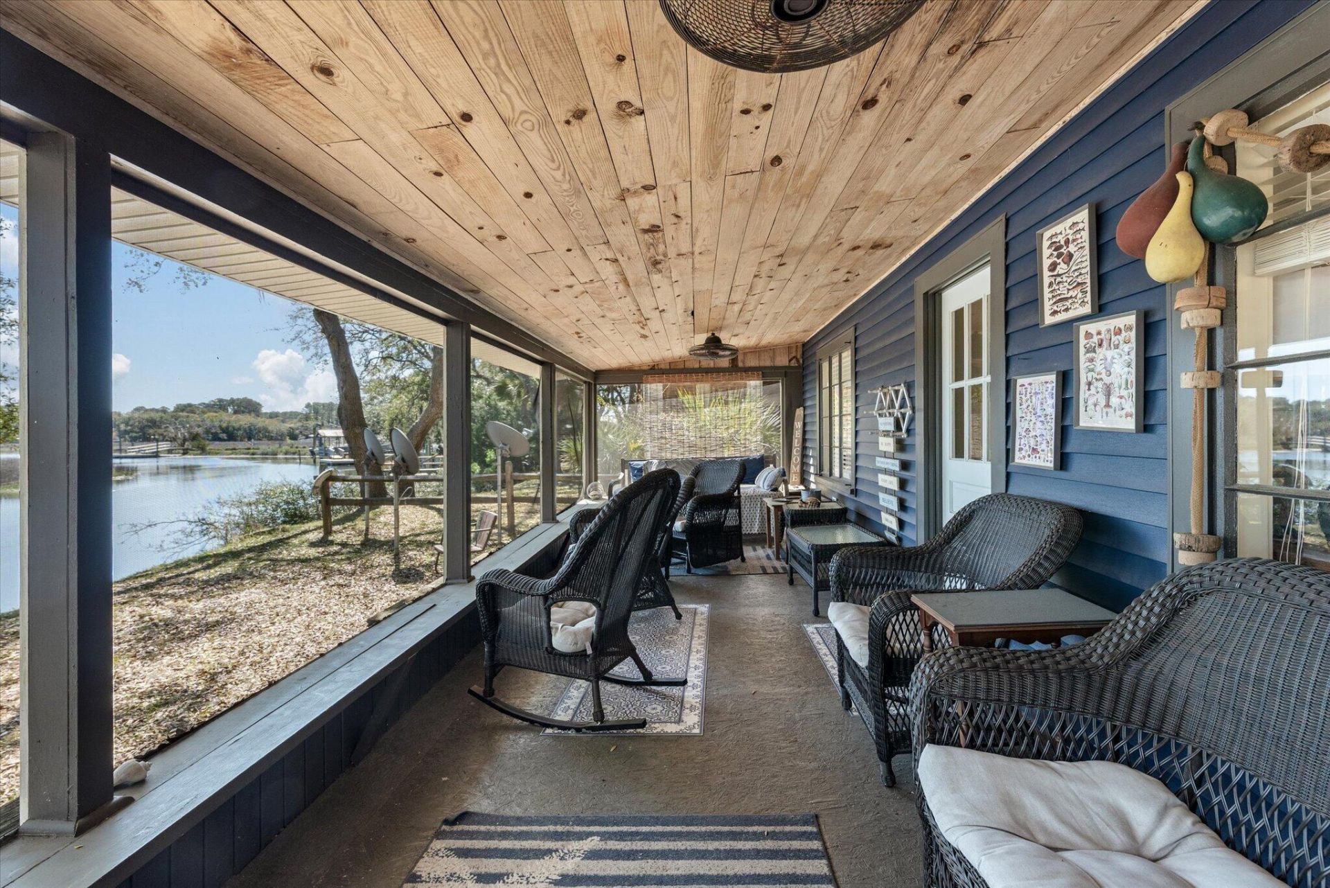 8537 Oyster Factory Photo 58