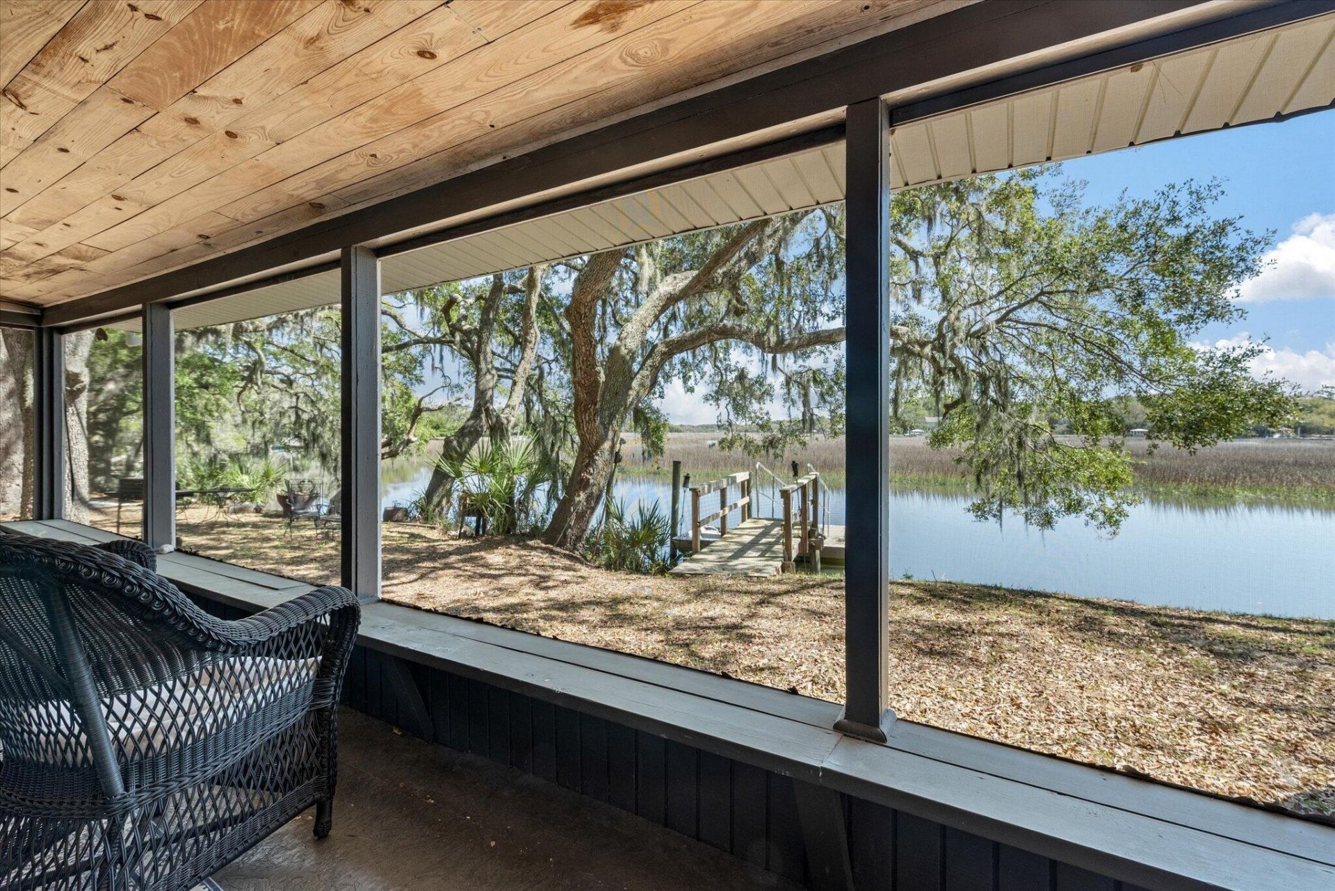 8537 Oyster Factory Photo 62